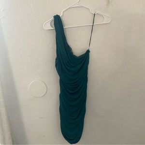 princess polly green one shoulder dress 

#princesspolly #green #oneshoulder